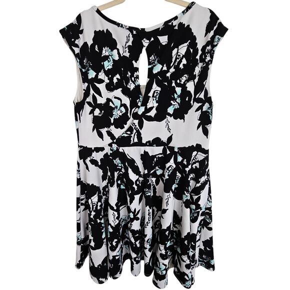 Torrid Dress Knee Length Dress Floral Dress Fit Flare Dress 2X Black White - Picture 7 of 7